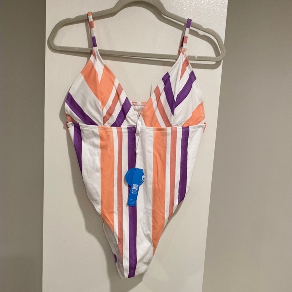 NWT Cupshe Women’s one piece striped swimsuit suit with 4 way stretch fabric